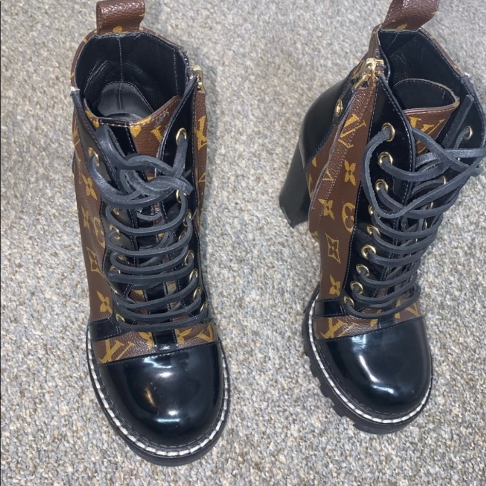 LV AUTHENTIC BOOTIES